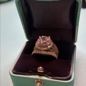 Elegant Silver Ring with Sparkling Stone